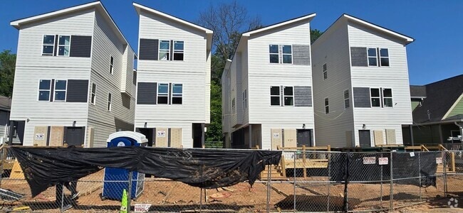 Building Photo - 397 Elm St NW