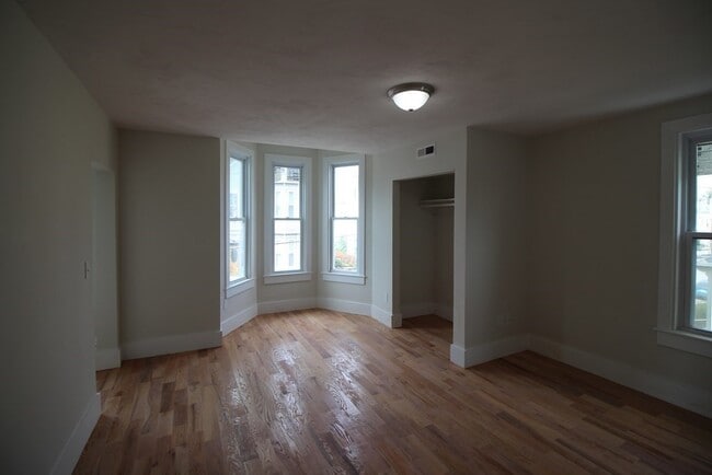 Building Photo - 64 Butterfield St