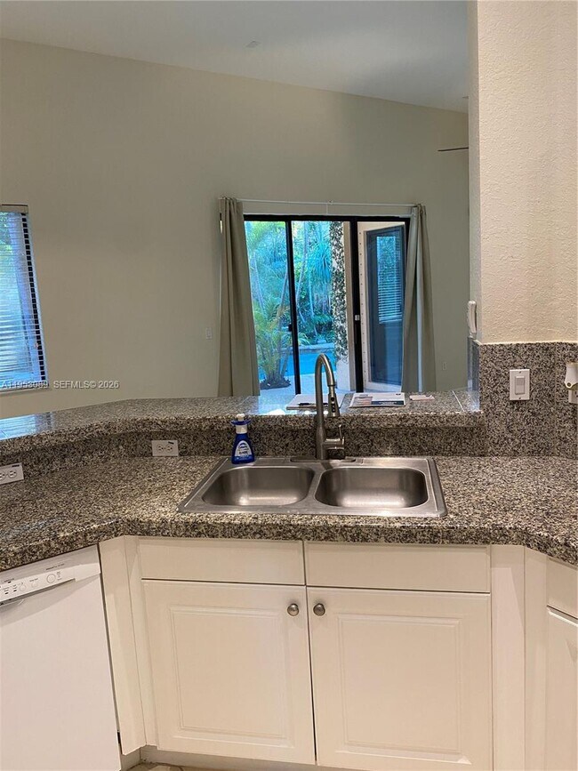 Foto del edificio - 7564 SW 190 St #7564 Cutler Bay, FL 33157