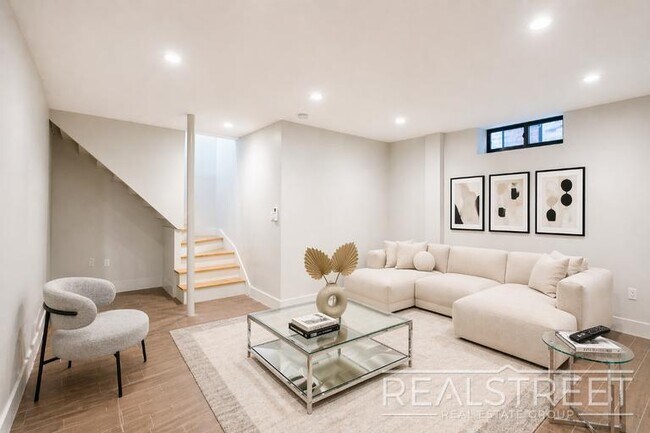 Foto del edificio - Spacious 2 Bed 1.5 Bath DUPLEX in Bed Stuy