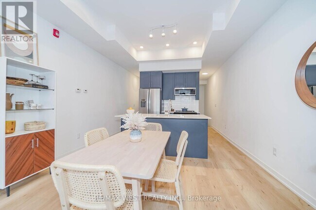 Photo du bâtiment - 3686-3686 St Clair Ave E