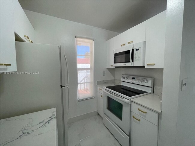 Building Photo - 7450 SW 153rd Pl