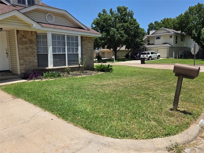 Foto del edificio - 12902 Skymeadow Dr
