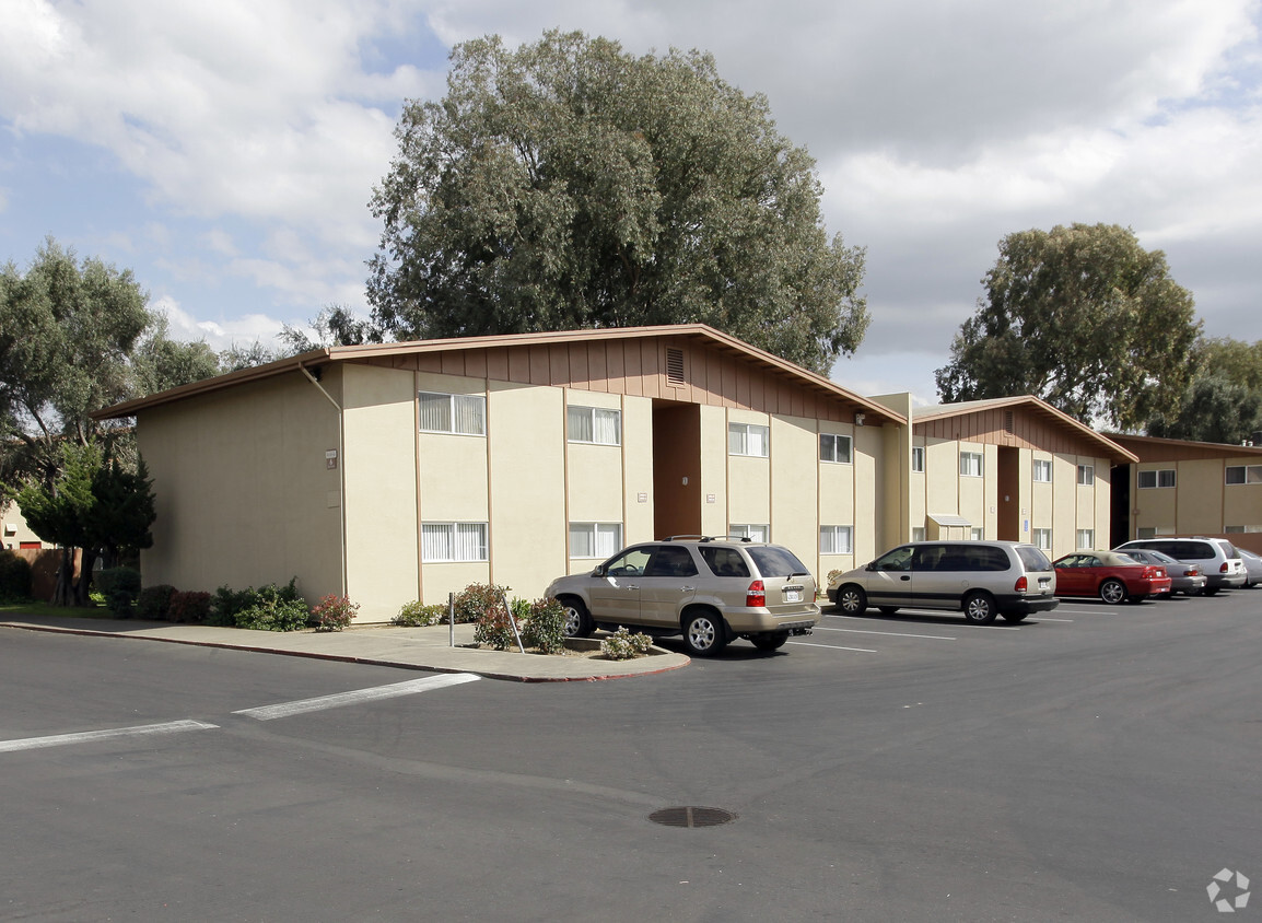 Primary Photo - Florin Meadows Apartments