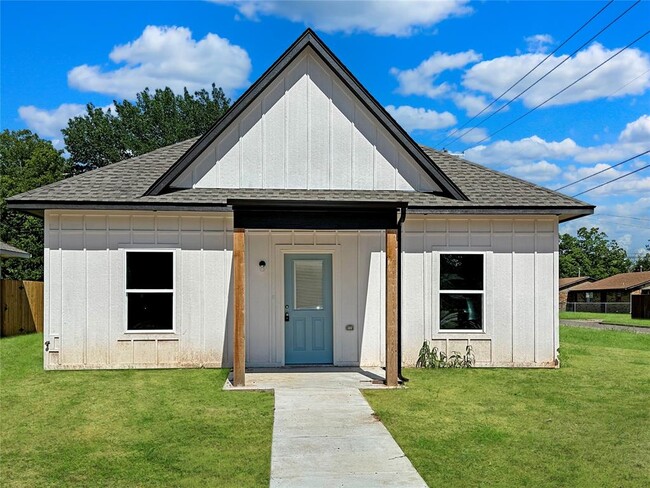 Building Photo - 1101 N Tucker Ave