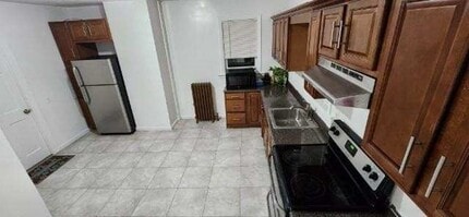 Building Photo - 376 Ferry St