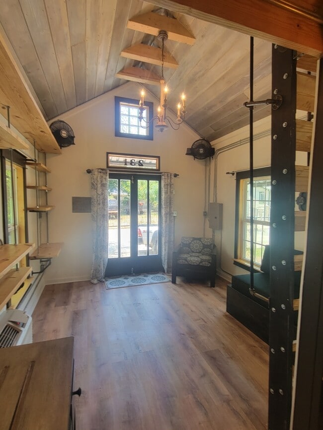 Building Photo - 231 Valentino Pl