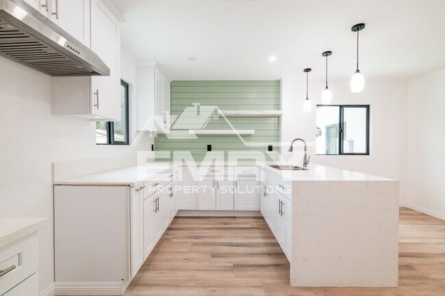 Foto del edificio - Amazing Deal 3 Bed 2 Bath House 1/2 Month ...
