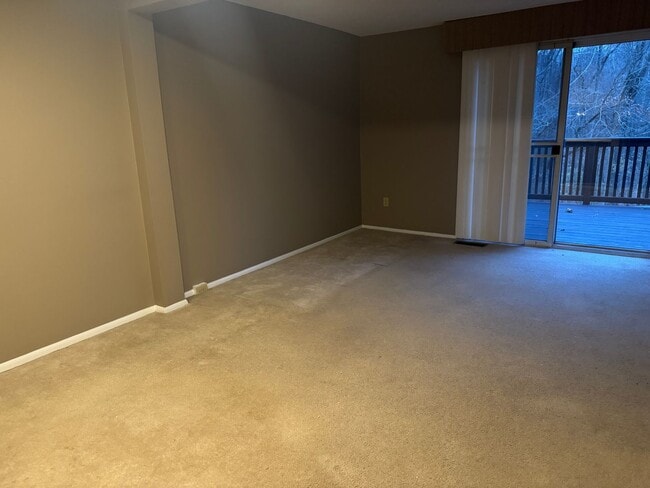 Building Photo - Available NOW!! 2 Beds 1.5 Bath Townhome