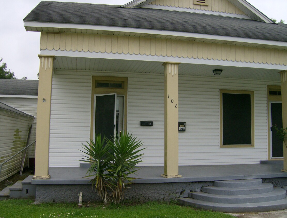 Primary Photo - 106 N Railroad St