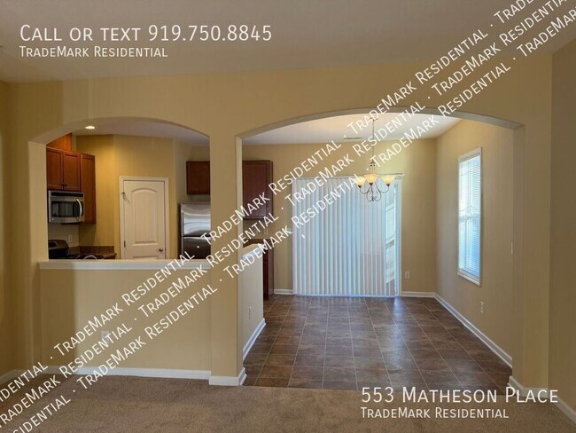 Foto del edificio - 553 Matheson Place