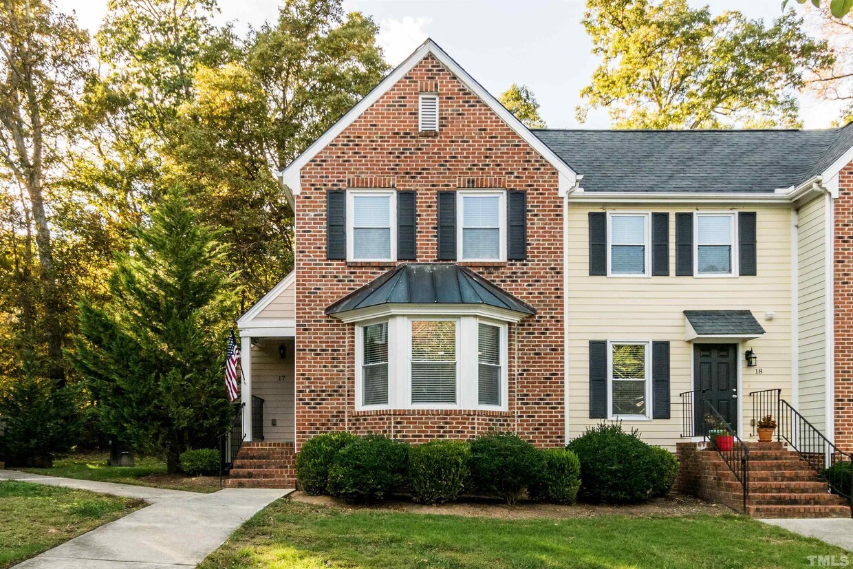 Primary Photo - 17 Forest Glen Dr