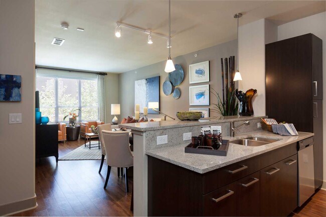 Building Photo - Luxury Living in Montrose 2/2