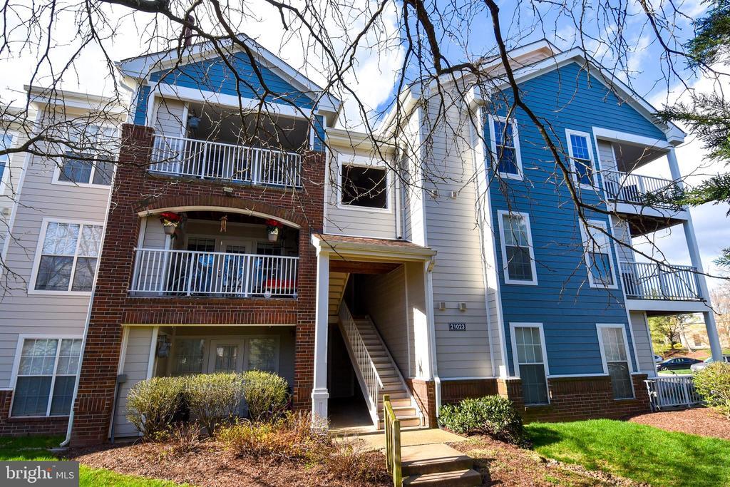 21023 Timber Ridge Terrace Unit 303, Ashburn, VA 20147 Room for Rent
