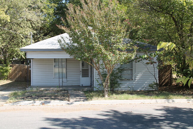 Foto del edificio - Cute 2 Bedroom House in Good Condition