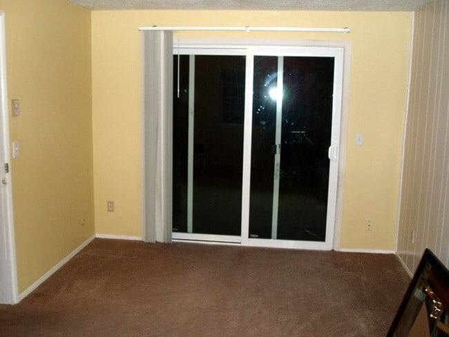 Building Photo - Spacious SW Portland Ranch Style Home!