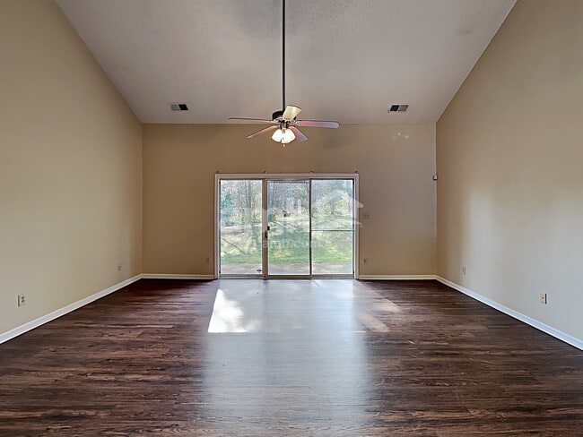 Foto del edificio - 9319 Cedar River Rd