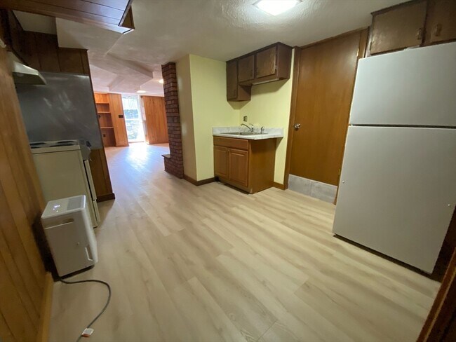 Building Photo - 45 Elm St