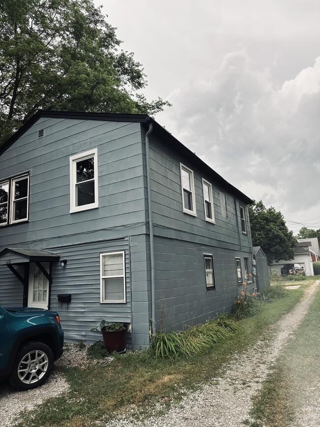 Foto del edificio - 108 E Woodbury St