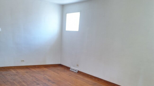 Building Photo - 15537 Ingleside Ave
