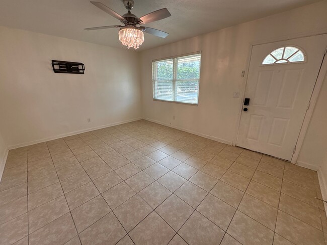 Foto del edificio - 532 Dove St