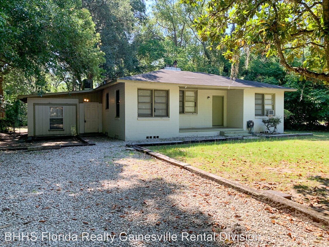 4 br, 2 bath House 5 NW 25th Street House for Rent in Gainesville