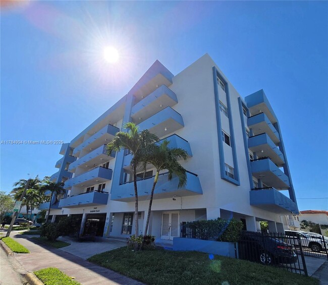 Building Photo - 7440 Harding Ave