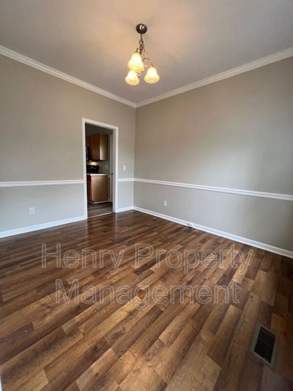 Foto del edificio - 5716 Brookshadow Dr