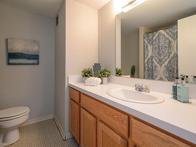 Foto del edificio - "Chic Urban Living: Cozy 1-Bedroom Condo w...
