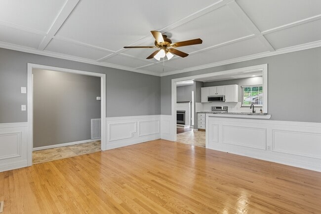 Building Photo - 105 Ivy Ln