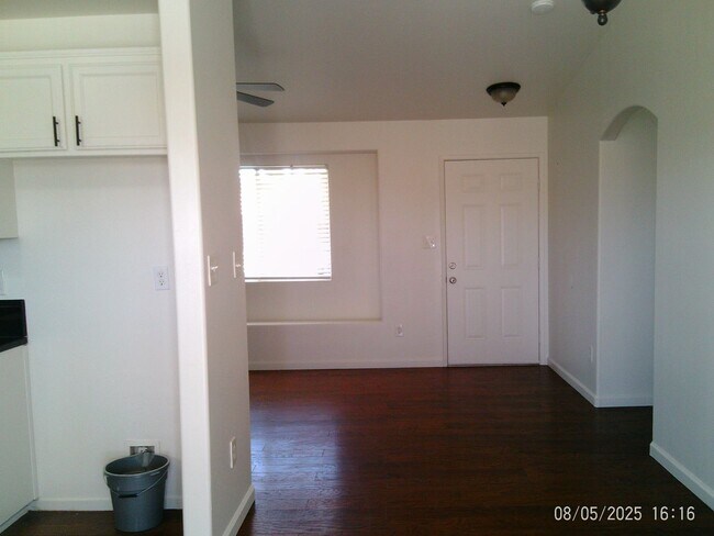 Foto del edificio - OILDALE CUTIE !!! SPECIAL $2625.00 MOVES Y...