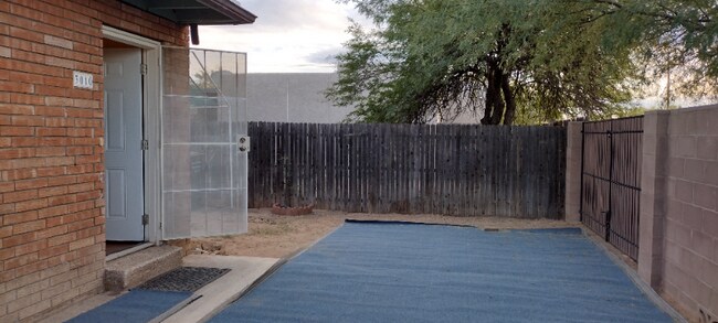Building Photo - 3010 N Edith Blvd