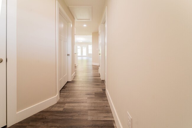 Foto del edificio - 924 Sparrow Ln