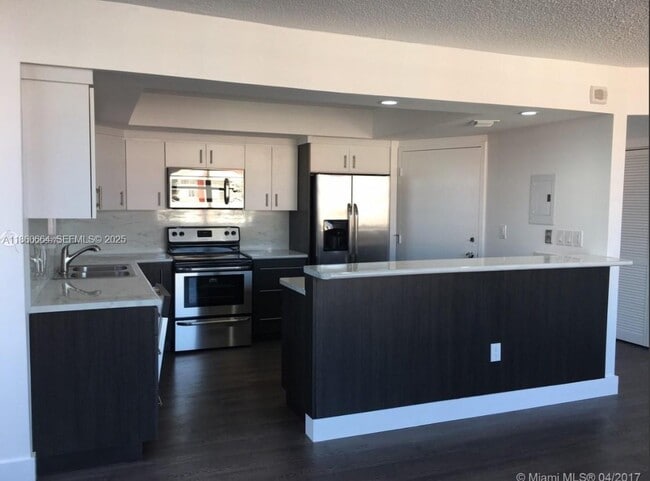 Building Photo - 1301 NE Miami Gardens Dr