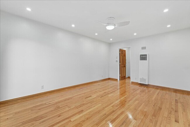 Foto del edificio - 1739 Washington Way