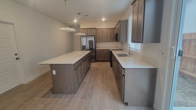 Foto del edificio - 12537 Camino Glorieta, Bakersfield, CA 93311