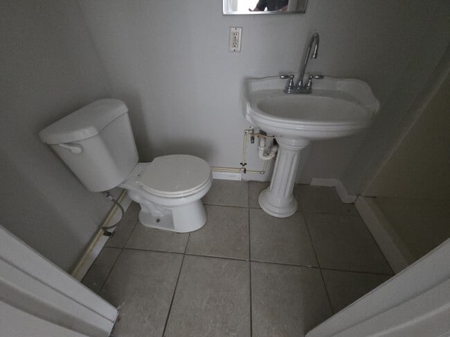 Building Photo - 110 Lemon St