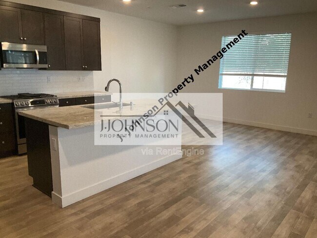 Building Photo - 405 Avendale Dr