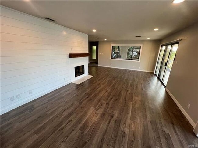 Building Photo - Charming Canyon Lake Home