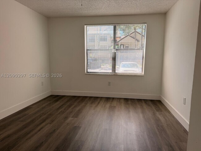 Foto del edificio - 4501 W McNab Rd