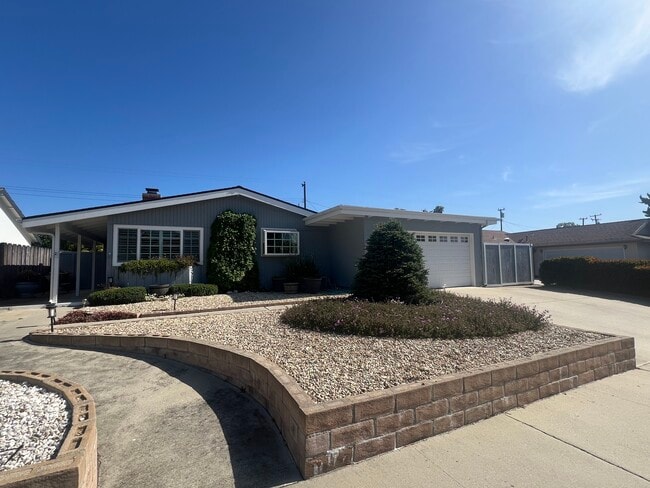 Building Photo - 7548 Newport Dr