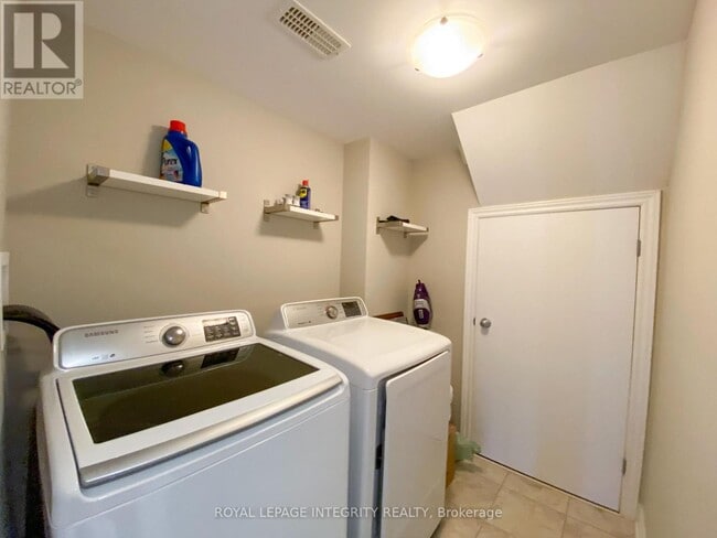 Building Photo - 206 Halyard Way