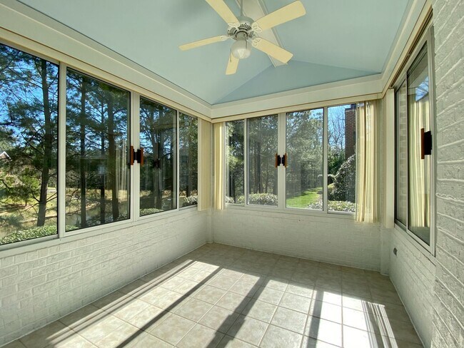 Building Photo - 534 McKirkland Ct. in Troon Village - 2 Be...
