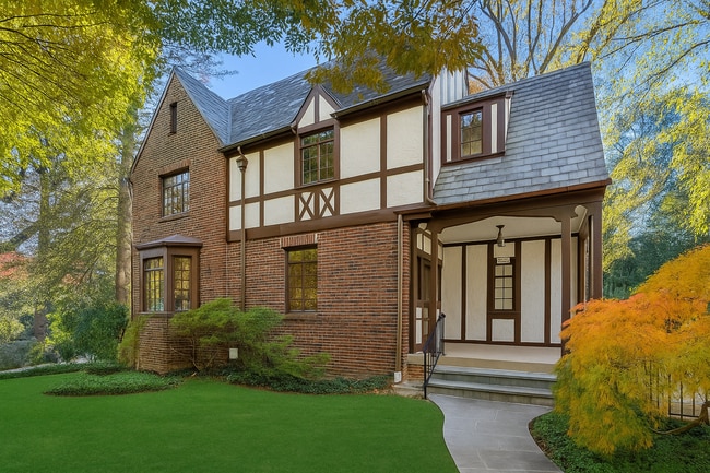 Photo - 3 Bed 2.5 Bath - Chevy Chase Colonial - Mo... House