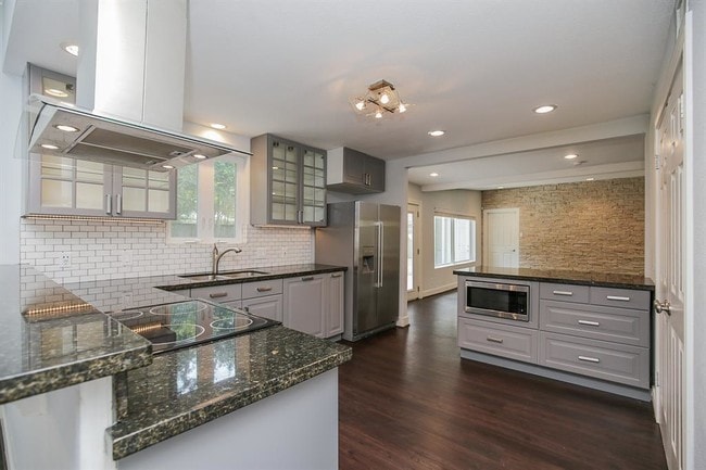 Building Photo - 10210 Hazelhurst Dr