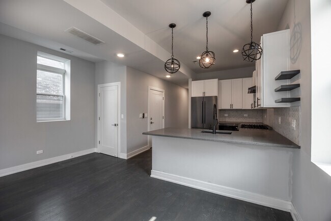 Foto del edificio - 3253 N Elston Ave