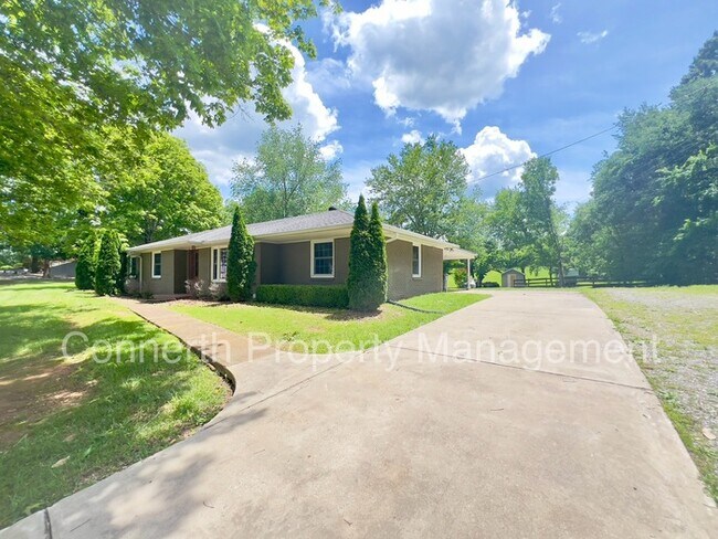 Building Photo - 2880 Trough Springs Rd