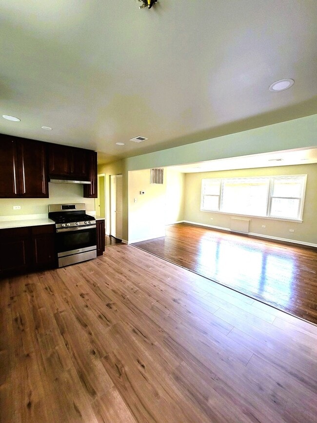 Foto del edificio - 5910 W Huron St