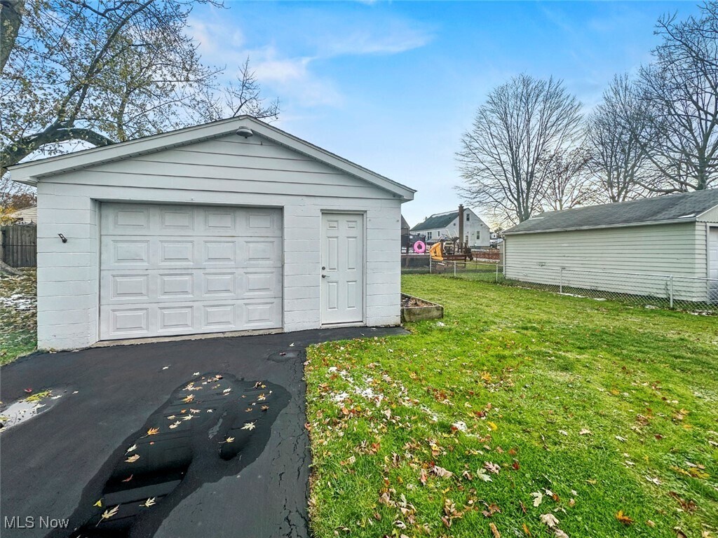 1553 Bancroft Ave Youngstown, OH 44514 – photo 4