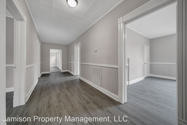 Building Photo - 3 br, 2 bath House - 324 E 3rd Ave